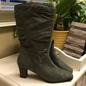 Women’s  Gray boots